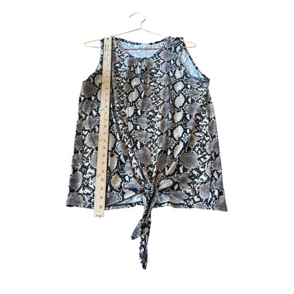 THYME & HONEY snakeskin sleeveless top with front tie size medium - Picture 4 of 6